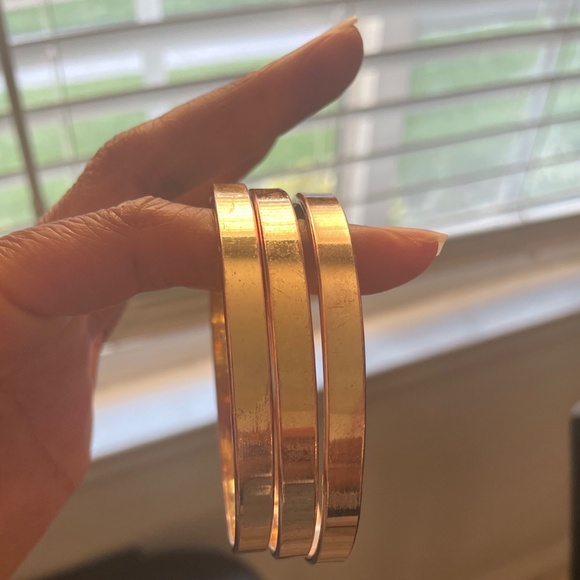 Gold Square Bangles - Picture 3 of 6